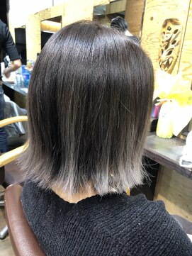 ユートピア(U topia) ホワイトグレーグラデーションカラー