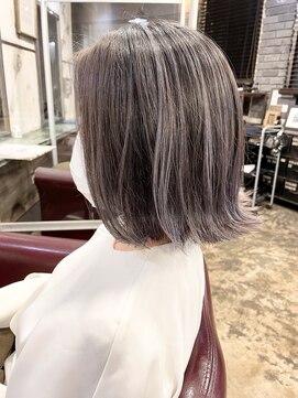 リルア 博多(LIRUA) ハイライトバレイヤージュ×前下がりボブ