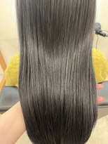 リュクスバトーバイトリコ 船橋南口店(Luxe BATEAU by tricot) グレージュカラー