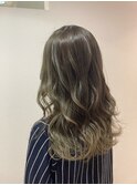オリーブベージュ