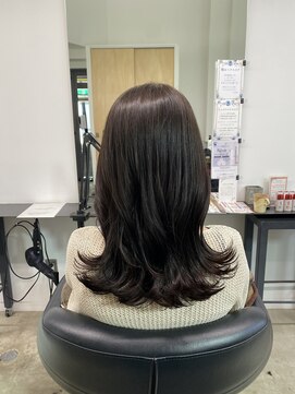 イレス 札幌円山店(IRESU) ミディアムヘア斜めバンググレージュカラーシルキーベージュ