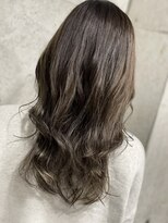 ニーゼロゼロナナ(2007)&nbsp;グレージュカラー