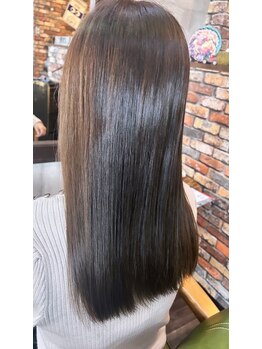 プラメーラ(PRAMEERA)の写真/髪の状態を見極めて、あなたにぴったりのトリートメントをご提案☆髪質改善で潤い溢れる艶やかな仕上がり♪