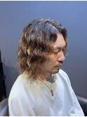 ビジネスマンバン 波巻きスパイラルパーマ ハイライトカラー