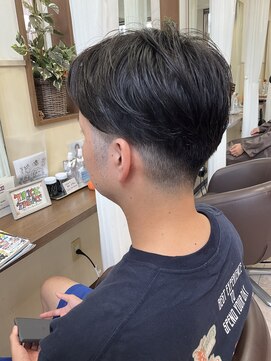 コアフィールフィス(COIFFURE fils) 【見附　今町】刈り上げ　センターパート　アップバング