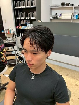 オゼル(OZEL) 【センターパートマッシュ】抜け感×色気を纏う上品メンズカット