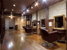 【欧州の古城をイメージ】19世紀の貴族のような気分を。非日常を味わえる上質なフロア。