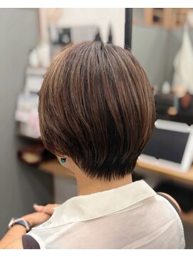 ロッカヘアエジェ(ROCCA hair eje.) ハッシュカット柔らかブラウンの丸みショート