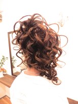 レアリス ヘアーデザイン(REALIS hair design) トップからサイドに盛る