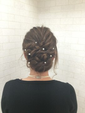 サロンドアンアリー(Salon de an Ally) [Salon de an Ally/六町]結婚式参列スタイル