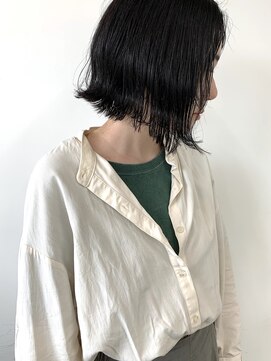 フィル(fil) 切りっぱなしボブ/ダークグレー