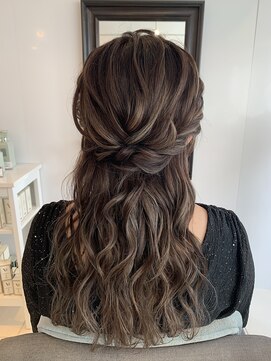 フェリーチェ(Felice) 外国人風ウェーブ　愛され　ハーフアップ　ゆるふわ　結婚式