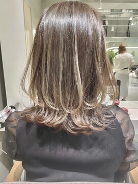 ナナローネス(nana loness) 毎日可愛いなれるくびれレイヤー　レイヤーカット
