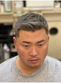 外人風短髪フェードカットハイライトカラー