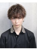 ナチュラルマッシュショート黒髪メンズ束感ツーブロックパーマ