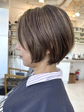 ハーツ(Heart's) 白髪ぼかしハイライト/イメチェンカット/大人ショートボブ