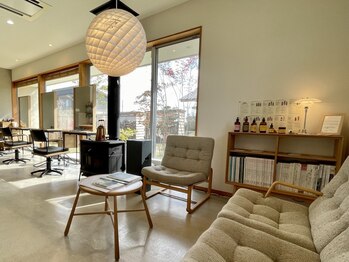 ヘアールームフルール(Hair room Fleur)の写真/2席のみのプライベート空間で心が安らぐ時間を…。あなただけのサロンタイムを☆髪も心も癒される♪