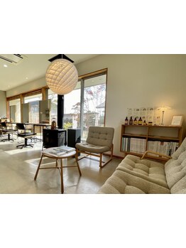 2席のみのプライベート空間で心が安らぐ時間を…。あなただけのサロンタイムを☆髪も心も癒される♪