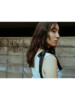 顔周りの“似合うを見つける。”utaの提案は、“なんかちょうどいい”を一緒に見つけて叶えてくれる。