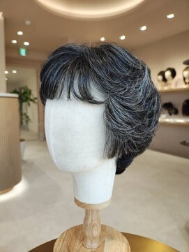 ウィベリー(Weevery) ＜フルウィッグ＞白髪をプラス