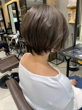 トルネード(TORNADO) ハイライトベージュレイヤーショートボブ