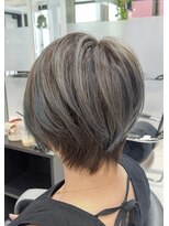 ヘアースタジオ ジェイワン(hair studio J ONE) ブルーグレー、白髪染めブリーチオンカラー、脱白髪染めカラー