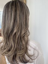 プラスシー(+C)&nbsp;白髪ぼかしハイライトで地毛ハイライトへ/脱白髪染め/40代/50代