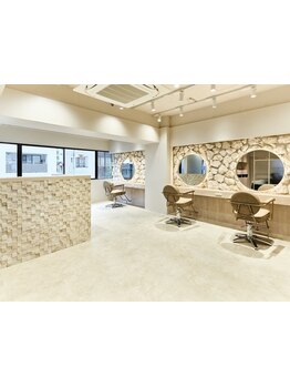 【新富町駅徒歩3分】歴20年の女性スタイリスト1人☆長く付き合っていける隠れ家的な本命サロン♪