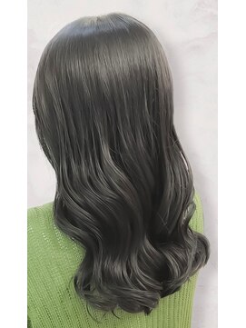 ユキオ ダル(Yukio Dal) ◎40代50代向け小顔ひし形ロングレイヤー