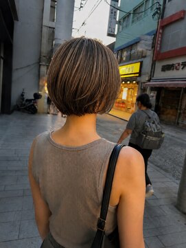 フェイス 石川町 (FACE) 白髪ぼかしハイライト×オリーブベージュ×丸みショートボブ