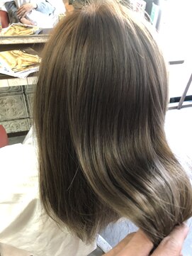 トレヴァーデルチザン 南船場店(TREVOR DE'RTISAN) うるツヤグレージュ