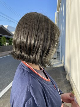 ナナ バイ レオネ(nana×Leone) 結べるボブ×オリーブグレージュ