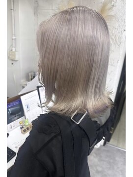 リア(riah) ハイライトカラーミルクティーベージュレイヤーカット