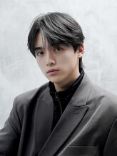 【曲がる縮毛矯正で創る自然なセンターパート】