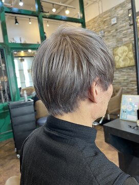 ヘアーラウンジ アンフィ 井土ヶ谷(Hair Lounge Anphi) シルバーブロンド