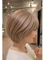 アットティー 金沢八景(at tee...)&nbsp;丸みショート/白髪ぼかしハイライト/40代/50代/60代/金沢八景