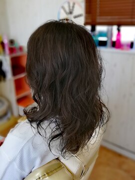 プロペラスタイル ヘアーメイク ミディアムパーマ