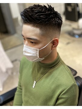 フランクスバーバー アンド ビアークラブ(FRANK'S BARBER and BEER CLUB) スキンフェードクロップかき上げショートレイヤーテクノ