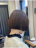 コンパクトでまとまるぷつっとモードな丸みミニボブ