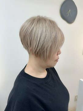 セルン(cerne) ベリーショートハイトーンケアブリーチ大人ショート40代30代