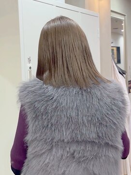 ブリーチカラー/カーキーベージュ/ミディアムヘア