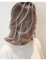 ルーヴェ(LOWE)&nbsp;トレンドの外国人風ハイライトと大人のナチュラルボブ