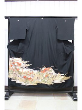 ルナクレセント (Luna crescent) 留袖ST-６　￥11000～(着付け料込み)