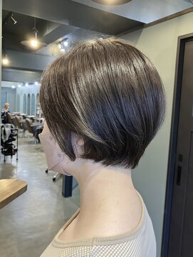 アリーマーケットリル(ALLEY MARKET lil) 大人の丸みショートボブ/30代40代50代/襟足短め/グレージュ