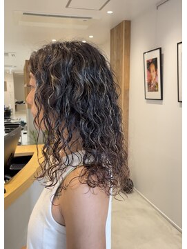 シアン 矢場町店(CYAN.) ブリーチハイライト×スパイラルパーマ