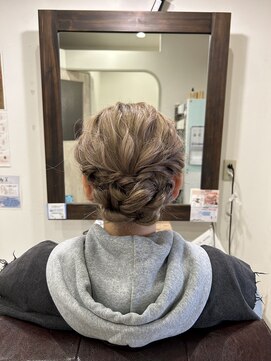 アロ バイ エアリー(alo by airily) ゆるふわシニヨン