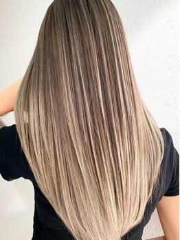 オーバーヘアー 川西店(over hair)の写真/【川西能勢口駅☆】イルミナ,アディクシー,エドルどれでも絶妙な色味に感動!透明感あふれるカラー♪