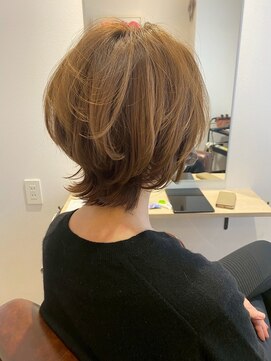 エメ 北花田(Aime) 美髪セミディオリーブベージュレイヤーカットヘルシースタイル