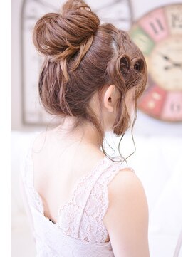 メイズ(MAZE) メイズ東中野・鍛原志行】ハートとおくれ毛がポイントのおだんご