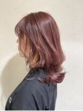 ピンクベージュ